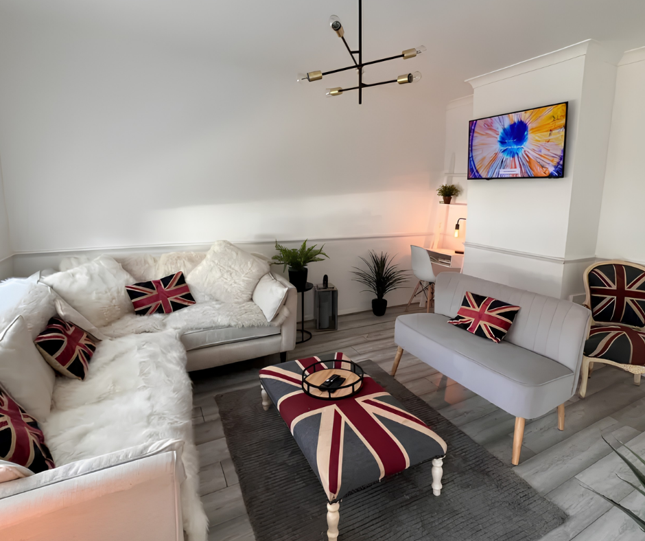 Heaton House _ Two bedroom home with Parking _ Sleeps 5